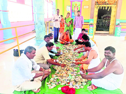 జీడికల్‌ హుండీ ఆదాయం రూ.1.42లక్షలు
2