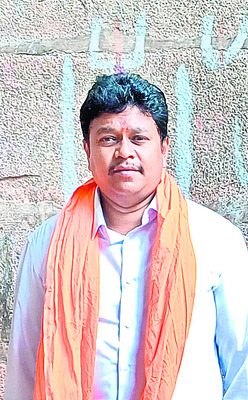 విద్యార్థుల ట్యాబ్లు లాక్కున్న ఇన్చార్జ్ హెచ్ఎం
5