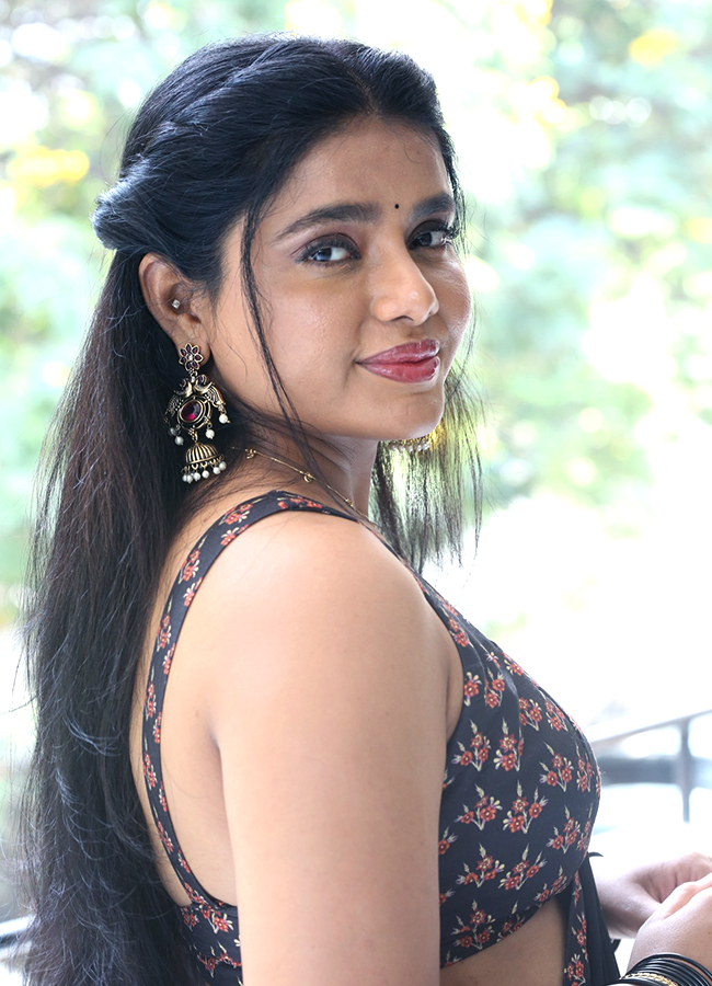 Dear Uma Movie Telugu Actress Sumaya Reddy Pics4