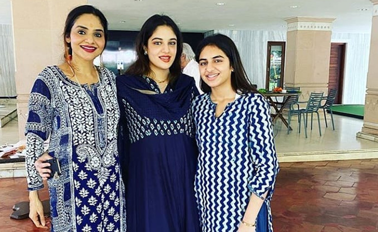 Have You Seen Roja Movie Actress Madhubala Daughters Photos3