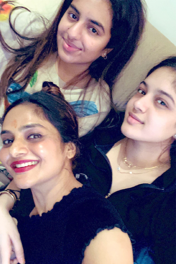Have You Seen Roja Movie Actress Madhubala Daughters Photos4