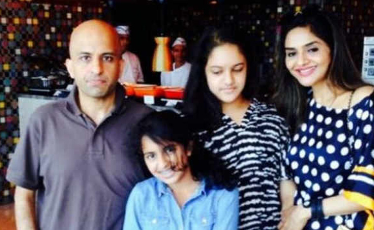 Have You Seen Roja Movie Actress Madhubala Daughters Photos7