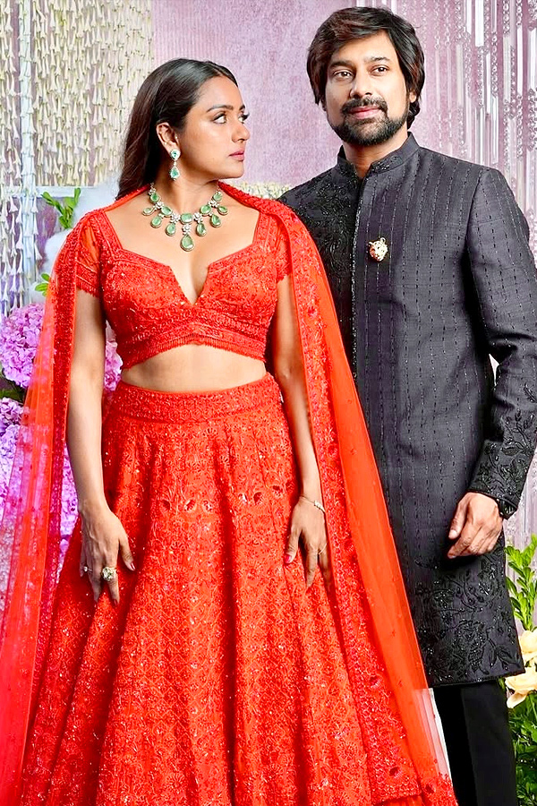 Hero Varun Sandesh vintage look with wife Vithika Sheru Photos6