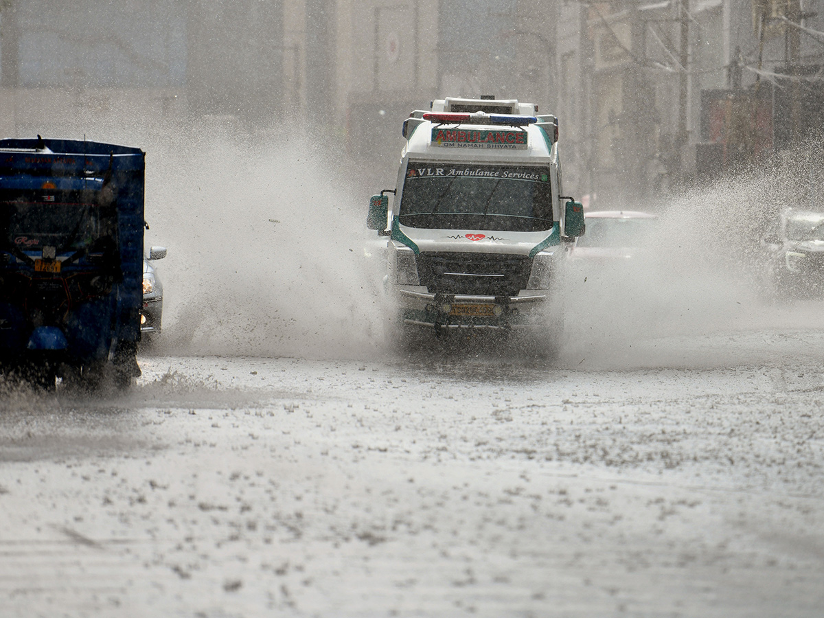 heavy rain in hyderabad today11