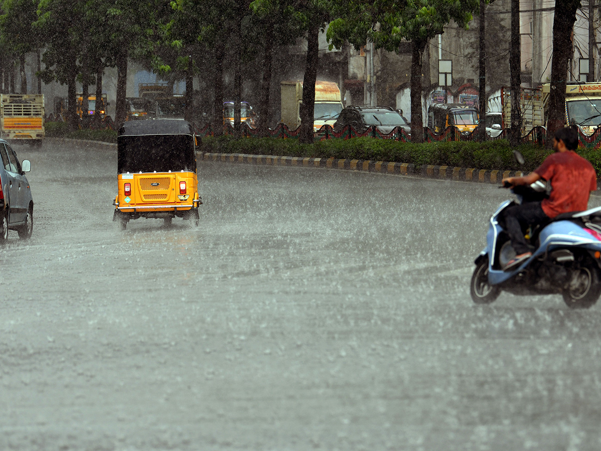 heavy rain in hyderabad today15