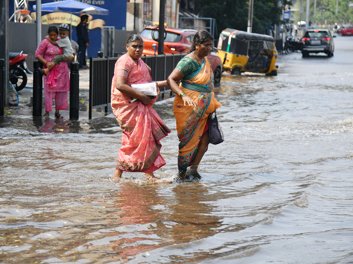 heavy rain in hyderabad today8