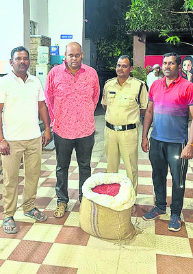 ● నిషేధిత వస్తువుల రవాణాకు అడ్డాలుగా ట్రాన్స్పోర్టులు 1