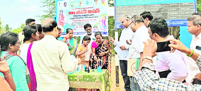 ఫిర్యాదులపై తక్షణం స్పందించాలి : ఎస్పీ
1