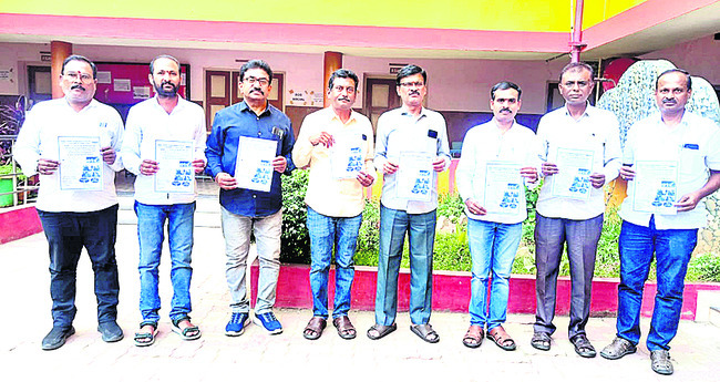 కేంద్రాల్లో రైతులకు ఇబ్బంది రానీయొద్దు2