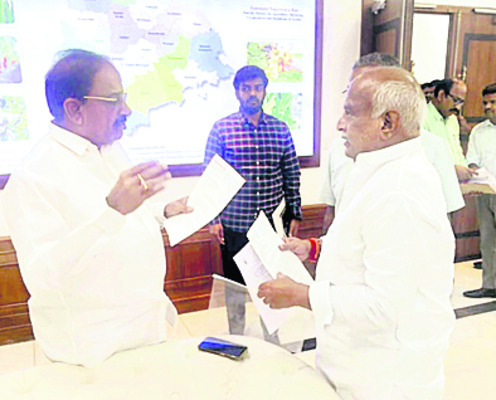 సమస్యలు పరిష్కరించాలి
1