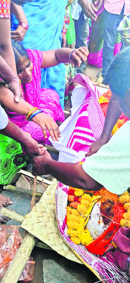 పొట్టకూటి కోసం వెళితే..2