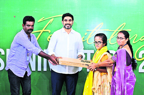 చాలా ఆనందంగా ఉంది
1