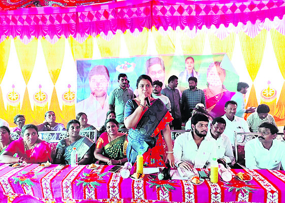 కార్యకర్తలకు అండగా ఉంటాం1
