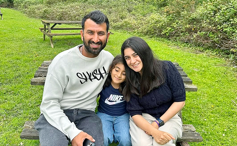 Pooja, wife of former Indian cricketer Cheteshwar Pujara, has written a book Photos5