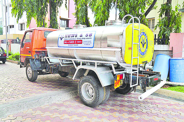 చెరువుల పక్కన, ఖాళీ ప్లాట్లలో యథేచ్ఛగా బోర్లు 2