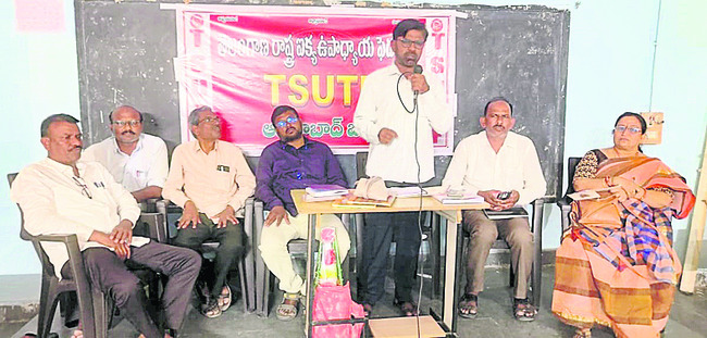 ఈ ఫొటోలో కనిపిస్తోంది మావల మండలం వాగాపూర్లోని ఇందిరమ్మ2