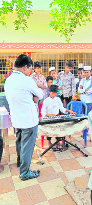 గిన్నిస్‌బుక్‌లో స్థానం పొందడం అభినందనీయం 1