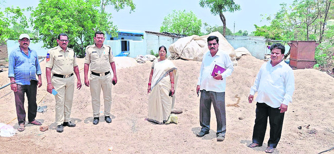 వాగులను తోడేస్తున్నారు! 1