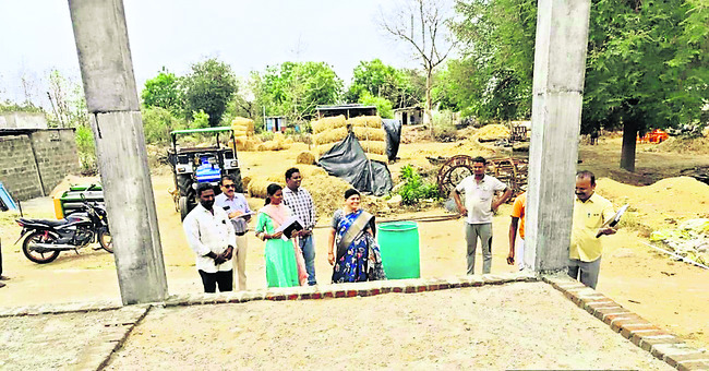 ఇందిరమ్మ ఇళ్ల పరిశీలన
1
