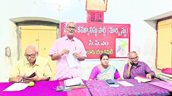 కారును ఢీకొన్న లారీ.. విద్యార్థి మృతి2