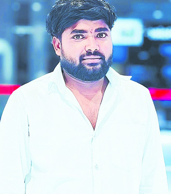 కొనుగోలు కేంద్రానికి ధాన్యం తీసుకెళ్తుండగా.. 2