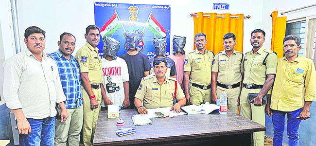 ఎండు గంజాయి స్వాధీనం
2