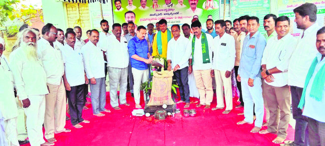 దళారులను నమ్మి మోసపోవద్దు2