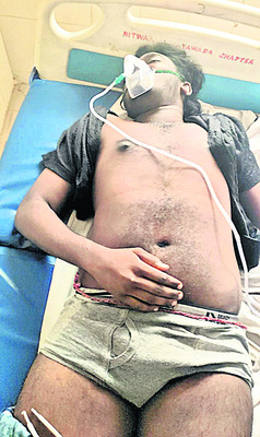 కారును ఢీకొన్న లారీ.. విద్యార్థి మృతి5