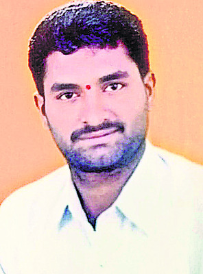 గంటల తరబడి ఎండలోనే.. 
3