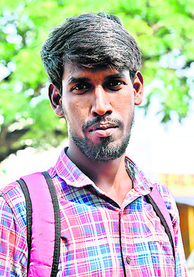 గంటల తరబడి ఎండలోనే.. 
2