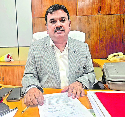 మత్తు మరకలు.. గ్రూపు రాజకీయాలు! 5