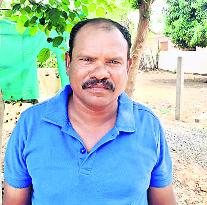 ఐటీడీఏ ఎదుట  బస్‌షెల్టర్‌ నిర్మించాలి..
1