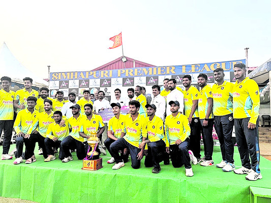 ఎస్పీఎల్‌ విజేత  లయన్స్‌ జట్టు 
1