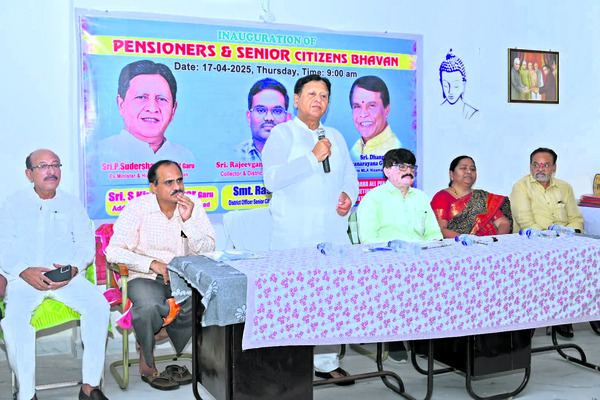 విశ్రాంత ఉద్యోగులు సమాజ శ్రేయస్సుకు కృషి చేయాలి 1