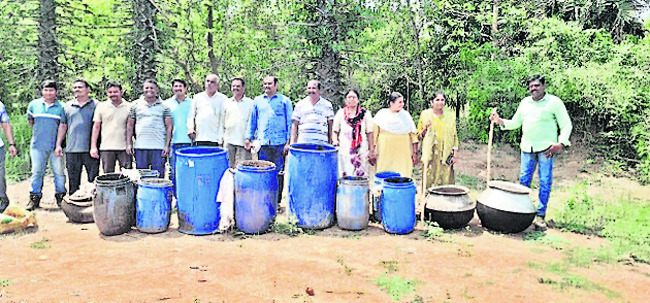 1800 లీటర్ల బెల్లపు ఊట ధ్వంసం1