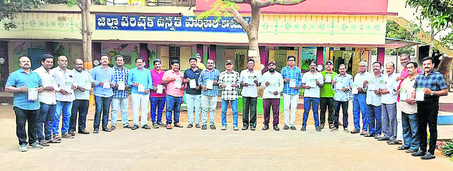 లక్ష్మీపురం డీలర్‌పై  కూటమి నాయకుల దాడి 
1