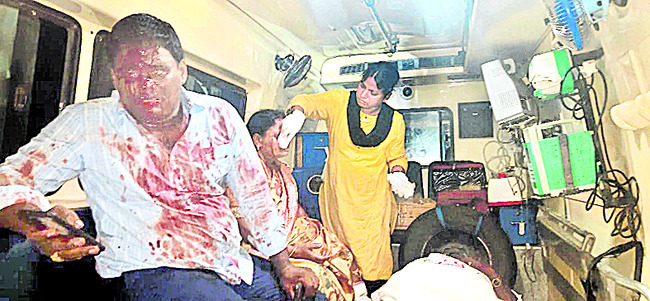 కుమార్తె పెళ్లికి వెళ్లి వస్తుండగా రోడ్డు ప్రమాదం 1