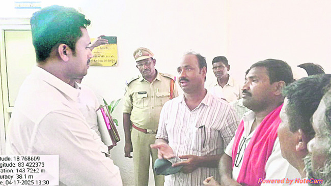 కదం తొక్కిన కూలీలు2