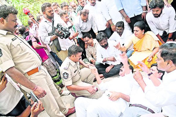 సిండికేట్.. అ‘ధర’హో!
9