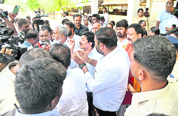 సిండికేట్.. అ‘ధర’హో!
5