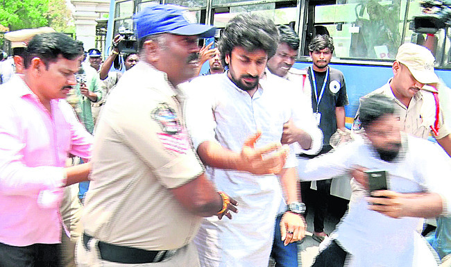 సిండికేట్.. అ‘ధర’హో!
7