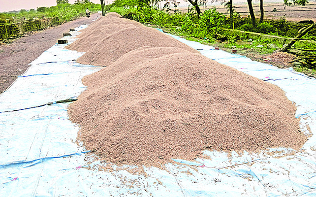 మత్తు మరకలు.. గ్రూపు రాజకీయాలు! 4