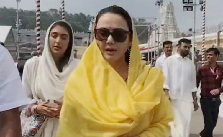 Actress Preity Zinta Visits Tirumala Temple Photos3