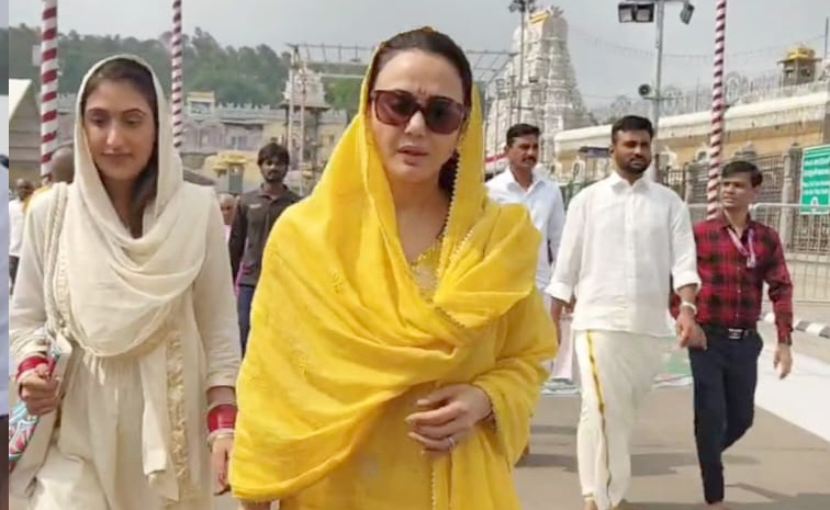 Actress Preity Zinta Visits Tirumala Temple Photos4