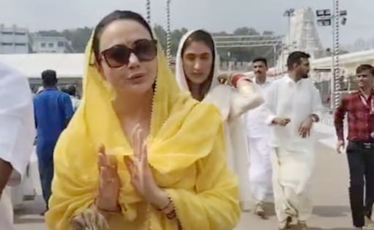 Actress Preity Zinta Visits Tirumala Temple Photos5