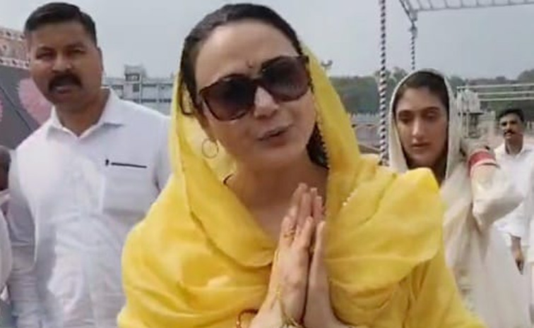 Actress Preity Zinta Visits Tirumala Temple Photos6