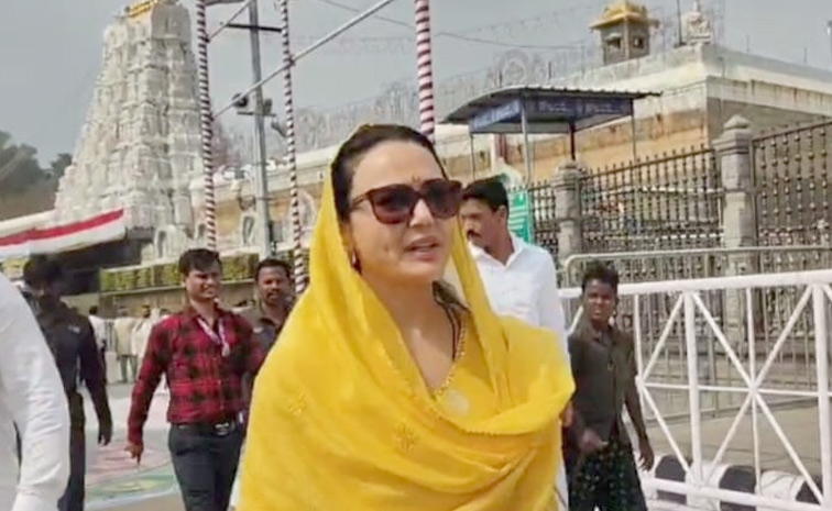 Actress Preity Zinta Visits Tirumala Temple Photos7