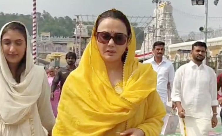 Actress Preity Zinta Visits Tirumala Temple Photos8