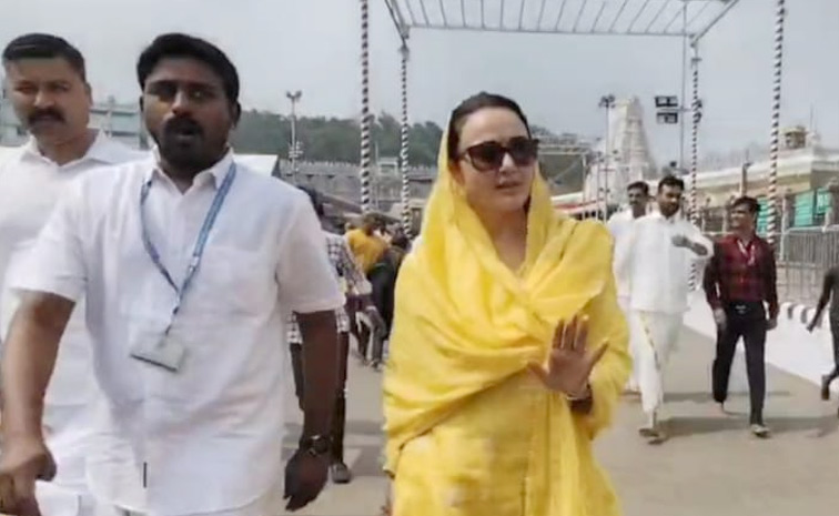 Actress Preity Zinta Visits Tirumala Temple Photos9