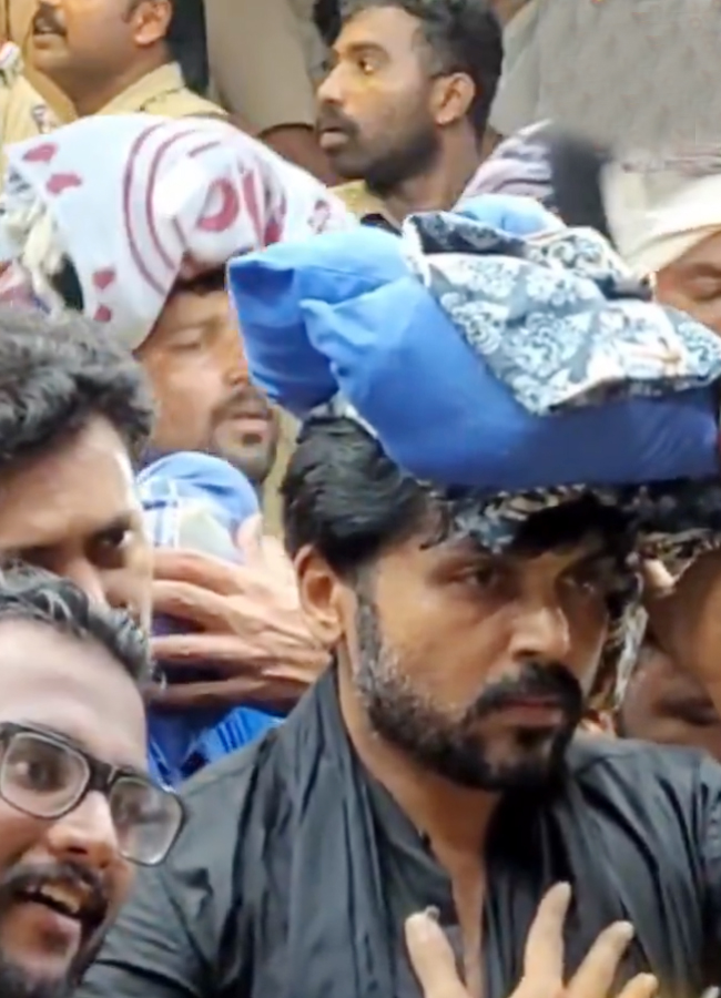 Karthi visits Sabarimala Ayyappa temple12